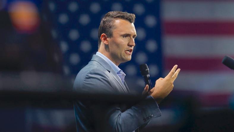 MAGA旗手陨落:谁杀死了查理·柯克?